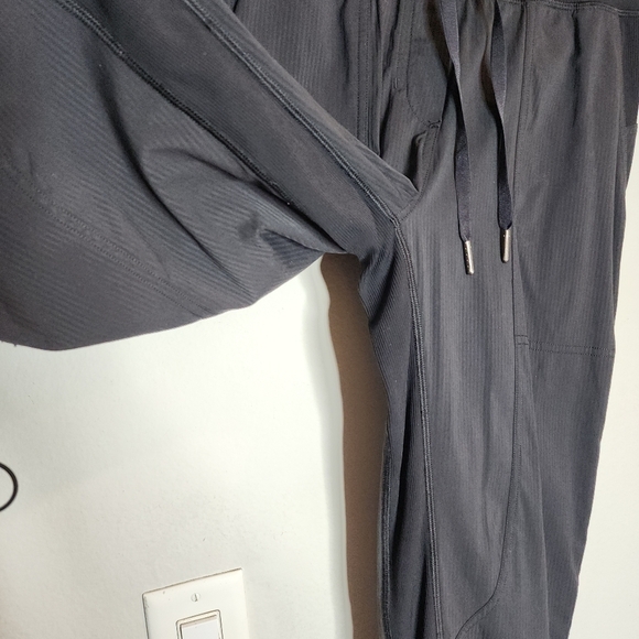 Lululemon Dance Studio Crop Black Pants 25" Women's Size 4 - Picture 15 of 16